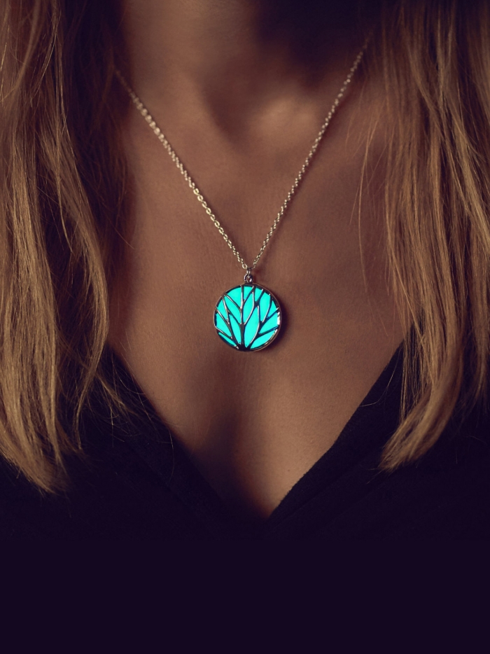 glow in the dark necklace