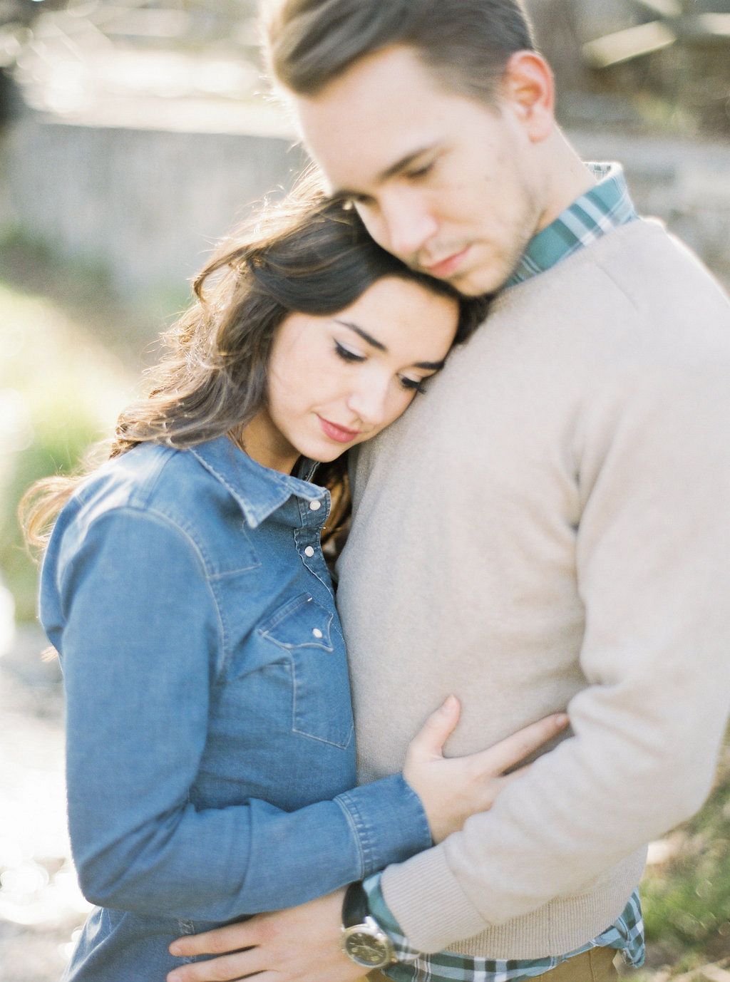 Patricia and Jose's Stylish Outdoor Engagement Session