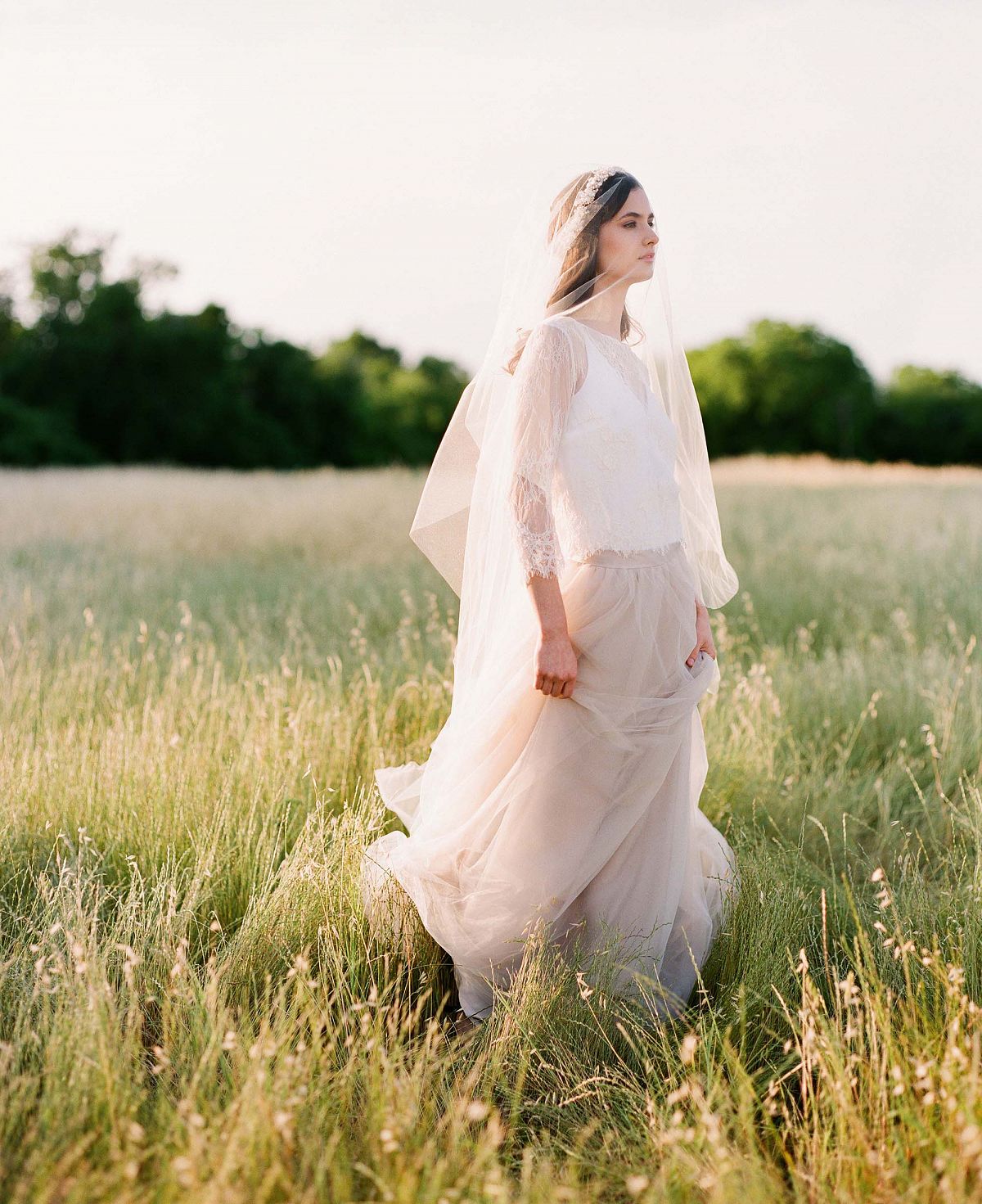 Sara Donaldson Photography - outdoor bridal session | Wedding Sparrow