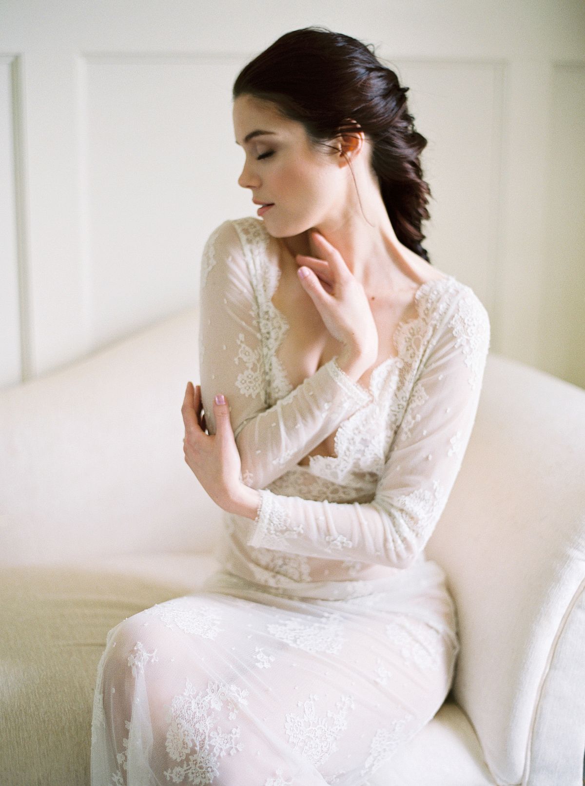 Achieving beautiful boudoir photos by Shannon Moffit Photography | Wedding Sparrow