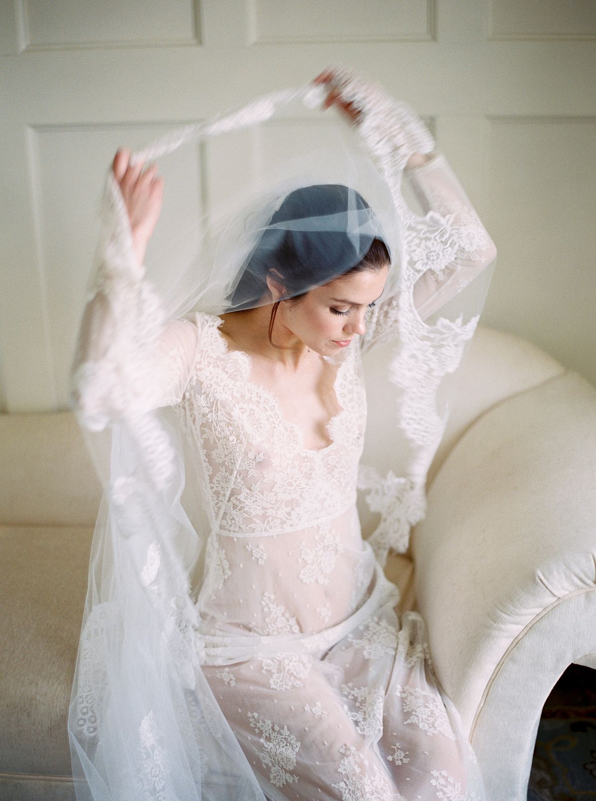 How to Achieve Beautiful Boudoir Photos by Shannon Moffit Photography | Wedding Sparrow