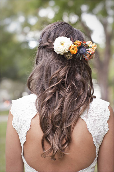 8 ways to wear a beautiful flowers on bride's head 04