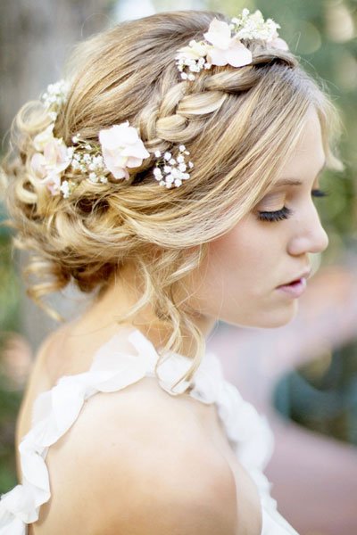 8 ways to wear a beautiful flowers on bride's head 05