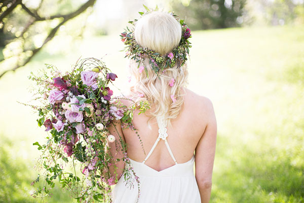 8 ways to wear a beautiful flowers on bride's head 06