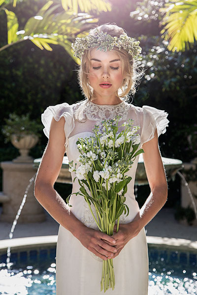 8 ways to wear a beautiful flowers on bride's head 06