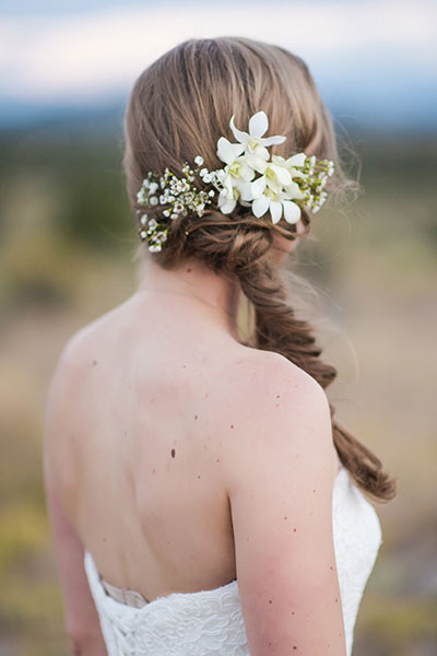 8 ways to wear a beautiful flowers on bride's head 07