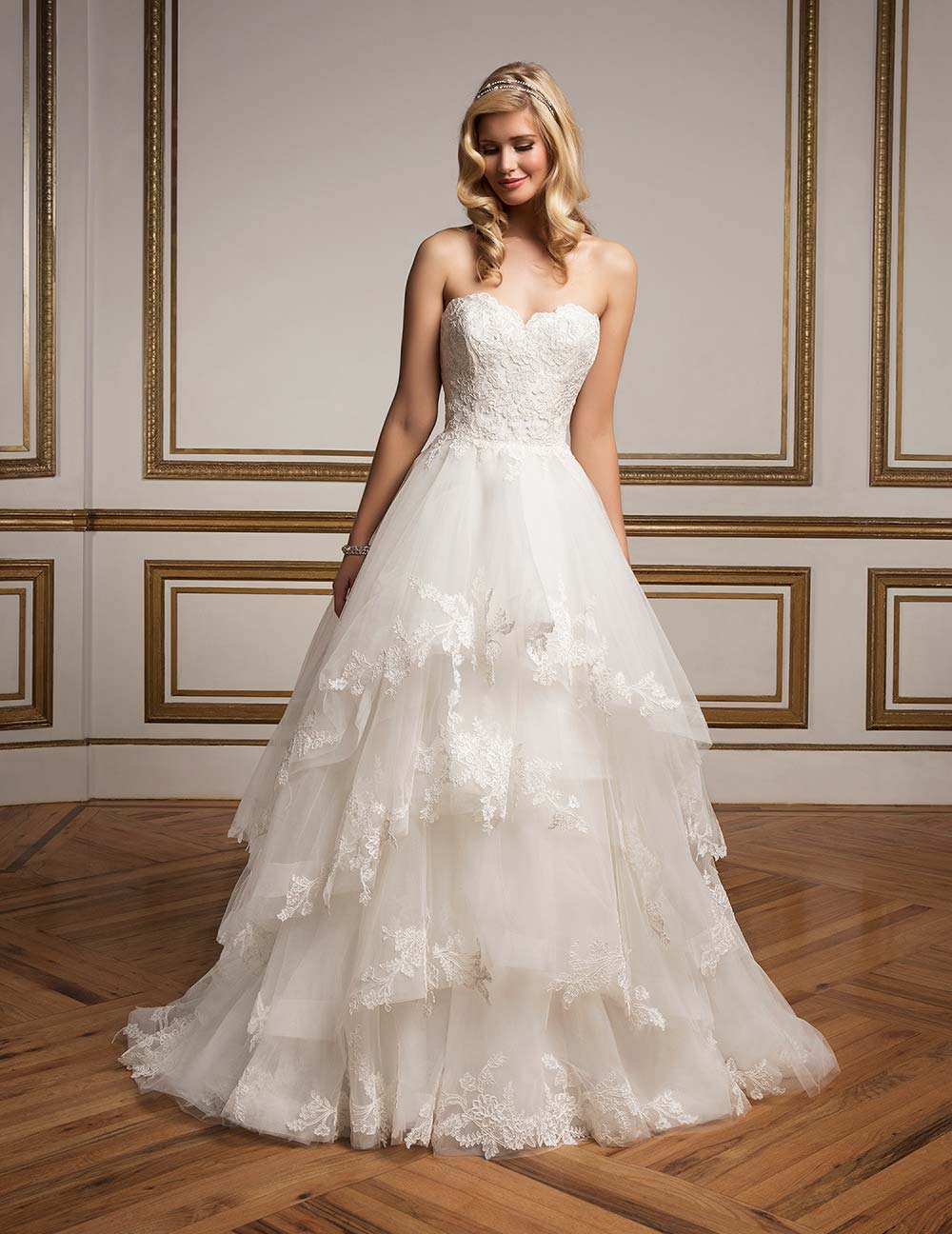 10 Glamorous Tiered Wedding Dresses For Dramatic Girls - Plus Size ...